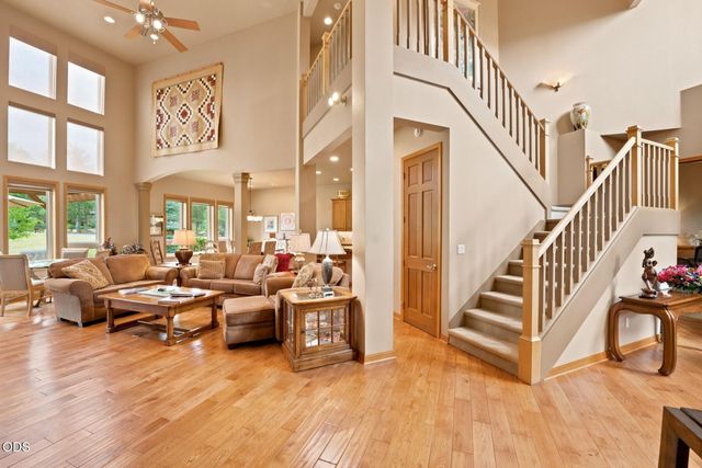 62028 Fall Creek Loop, Bend, OR 97702