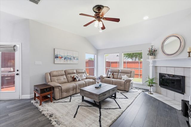 3704 Cottonwood Springs Drive, The Colony, TX 75056