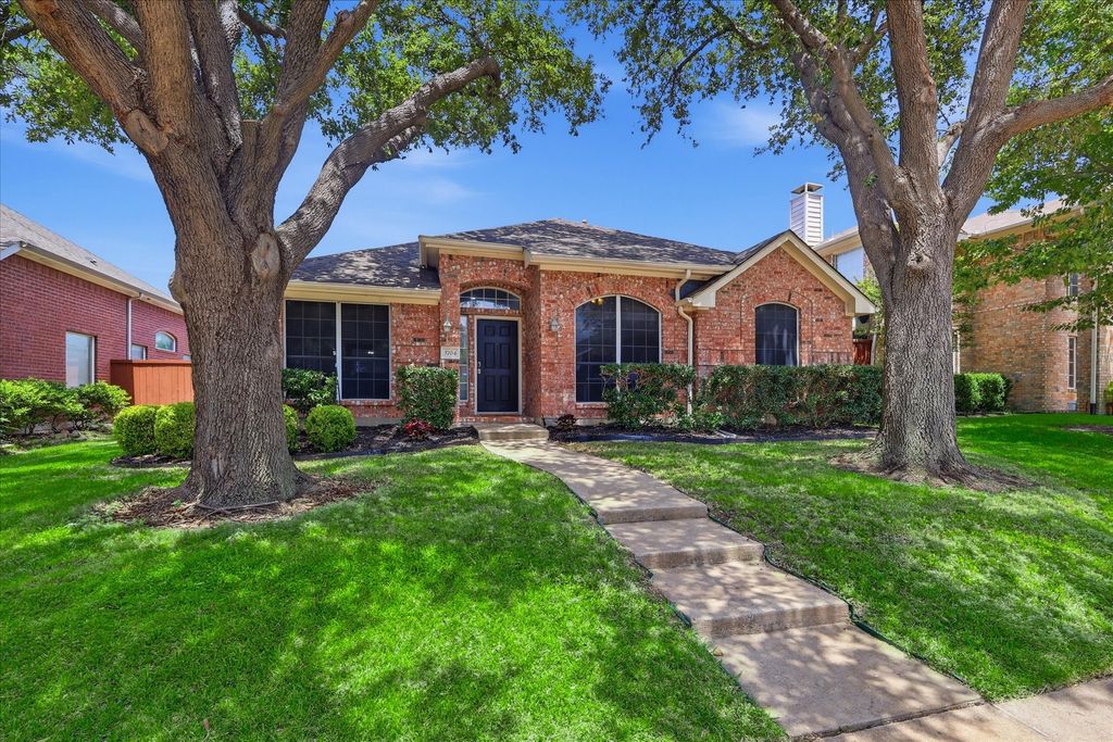 3704 Cottonwood Springs Drive, The Colony, TX 75056