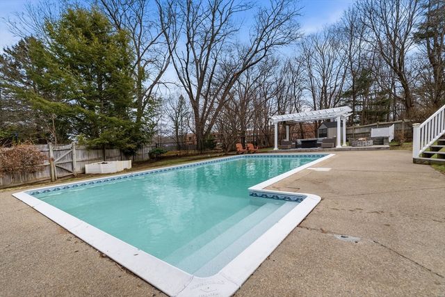 168 Summer Ave, Reading, MA 01867