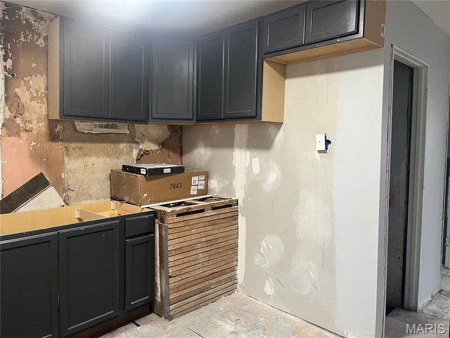 8327 Eton Place, St Louis, MO 63136