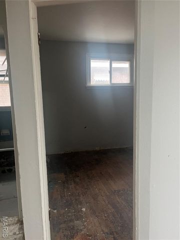 8327 Eton Place, St Louis, MO 63136