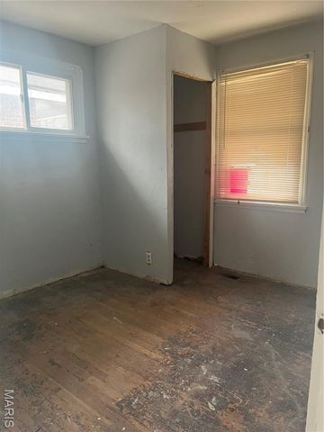 8327 Eton Place, St Louis, MO 63136