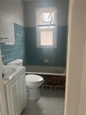 8327 Eton Place, St Louis, MO 63136