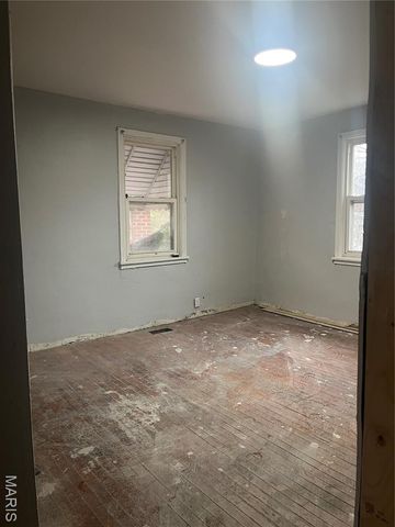 8327 Eton Place, St Louis, MO 63136