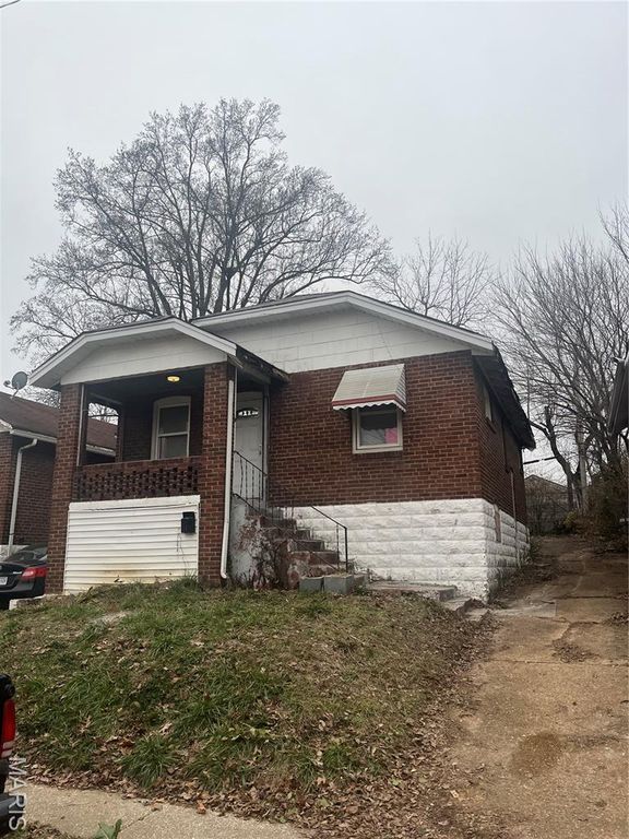 8327 Eton Place, St Louis, MO 63136