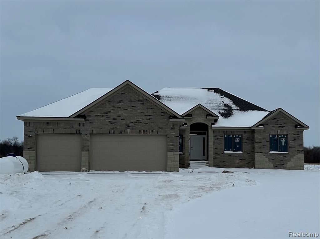 3845 Howland Road, Almont, MI 48003