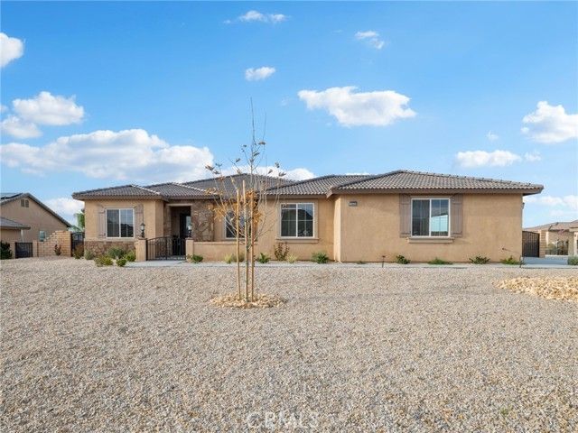 19568 Arcata Road, Apple Valley, CA 92307