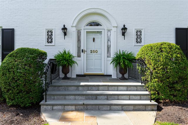 250 Oxford Road, New Rochelle, NY 10804