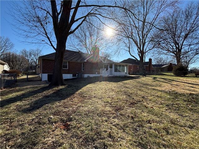 1004 3rd Terrace, Lee's Summit, MO 64063