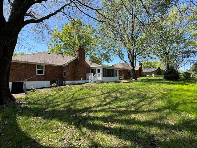 1004 3rd Terrace, Lee's Summit, MO 64063