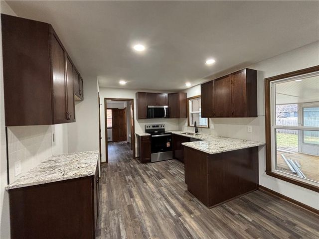 1004 3rd Terrace, Lee's Summit, MO 64063