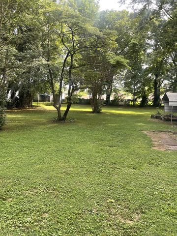 213 Pulaski St, Lawrenceburg, TN 38464