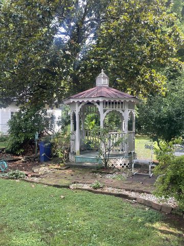 213 Pulaski St, Lawrenceburg, TN 38464