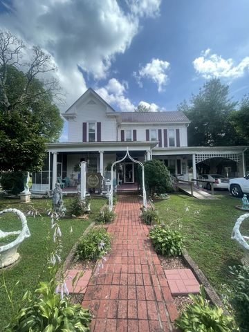 213 Pulaski St, Lawrenceburg, TN 38464