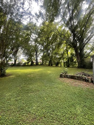 213 Pulaski St, Lawrenceburg, TN 38464