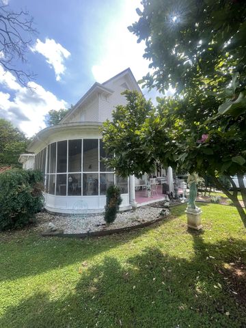 213 Pulaski St, Lawrenceburg, TN 38464