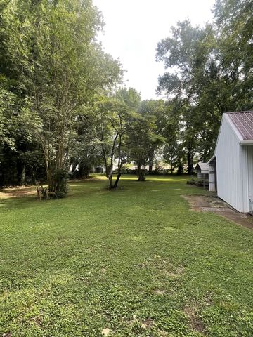 213 Pulaski St, Lawrenceburg, TN 38464