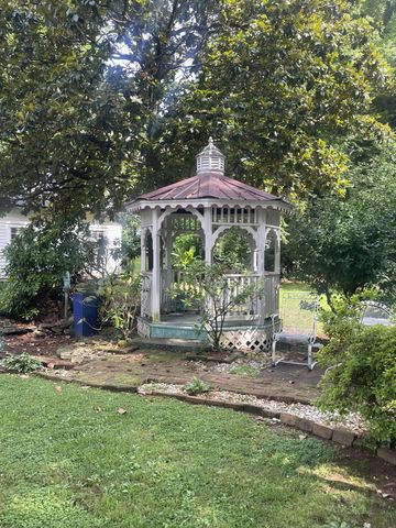 213 Pulaski St, Lawrenceburg, TN 38464
