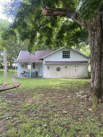 213 Pulaski St, Lawrenceburg, TN 38464