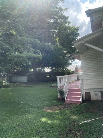 213 Pulaski St, Lawrenceburg, TN 38464