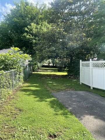 213 Pulaski St, Lawrenceburg, TN 38464