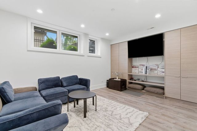 6227 D S Ellis Avenue, Chicago, IL 60637