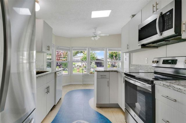 169 PINE TREE DRIVE, Debary, FL 32713