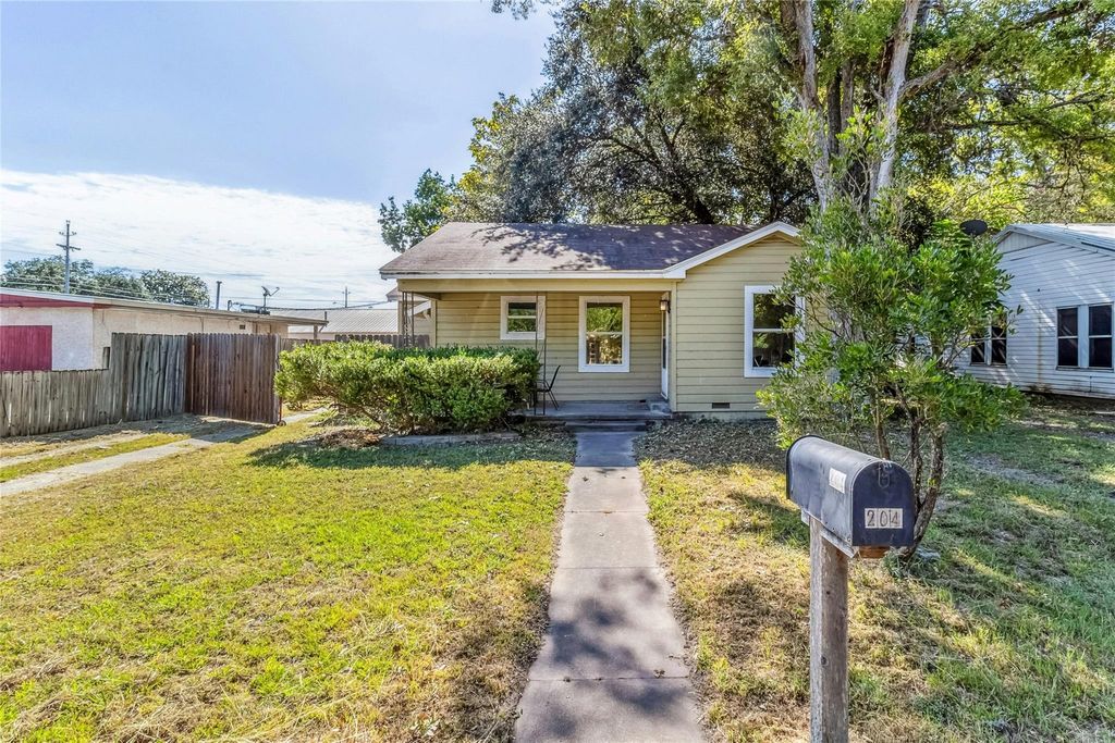 204 Wilkes ST, Smithville, TX 78957