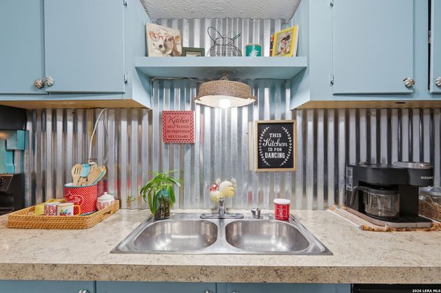 169 Oak Hollow Drive, Pipe Creek, TX 78063