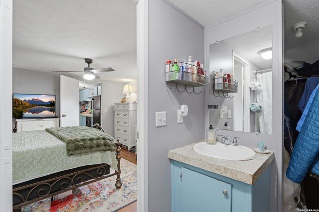 169 Oak Hollow Drive, Pipe Creek, TX 78063