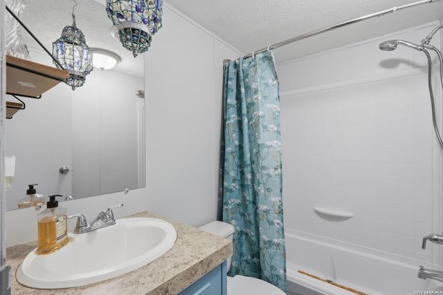 169 Oak Hollow Drive, Pipe Creek, TX 78063