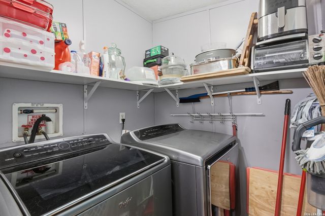 169 Oak Hollow Drive, Pipe Creek, TX 78063