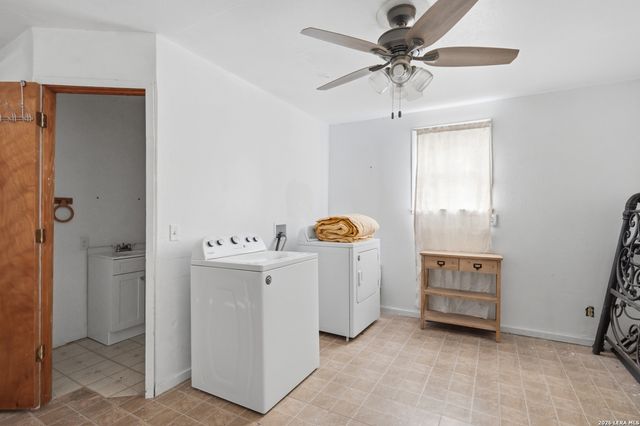 169 Oak Hollow Drive, Pipe Creek, TX 78063