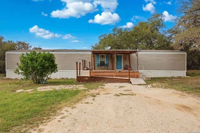 169 Oak Hollow Drive, Pipe Creek, TX 78063