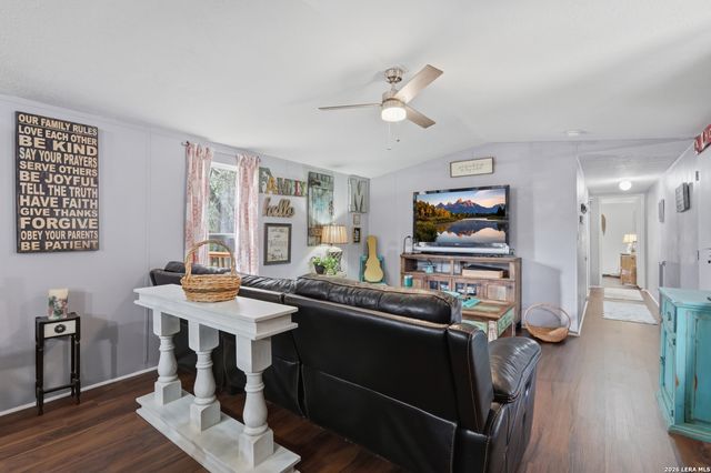 169 Oak Hollow Drive, Pipe Creek, TX 78063