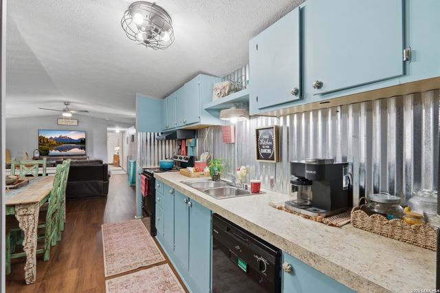 169 Oak Hollow Drive, Pipe Creek, TX 78063