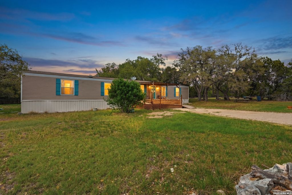 169 Oak Hollow Drive, Pipe Creek, TX 78063