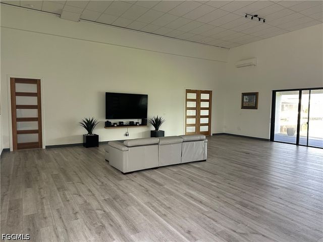 2405 SW 32nd ST, Cape Coral, FL 33914