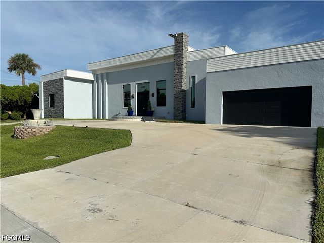 2405 SW 32nd ST, Cape Coral, FL 33914
