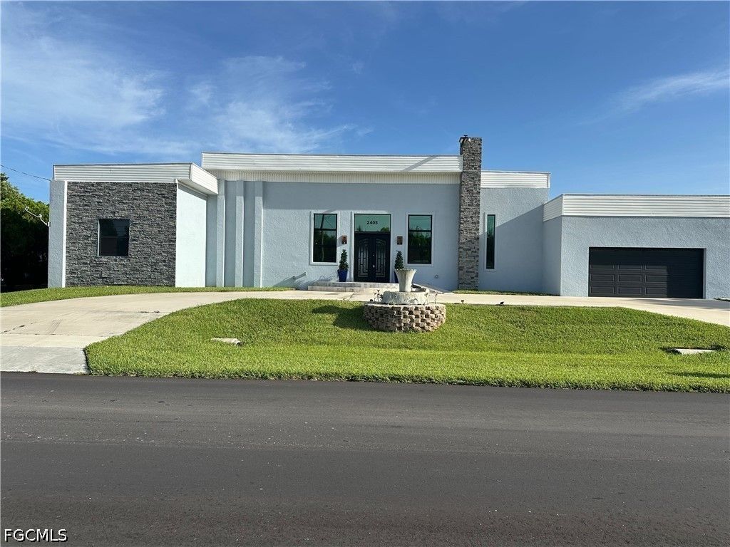 2405 SW 32nd ST, Cape Coral, FL 33914
