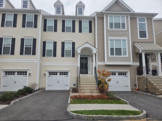12 Putnam Lane, Danbury, CT 06810