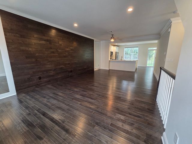 12 Putnam Lane, Danbury, CT 06810