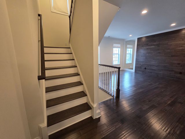 12 Putnam Lane, Danbury, CT 06810