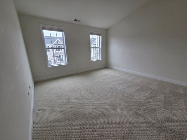 12 Putnam Lane, Danbury, CT 06810