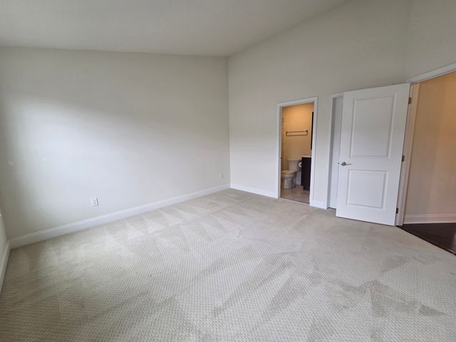 12 Putnam Lane, Danbury, CT 06810