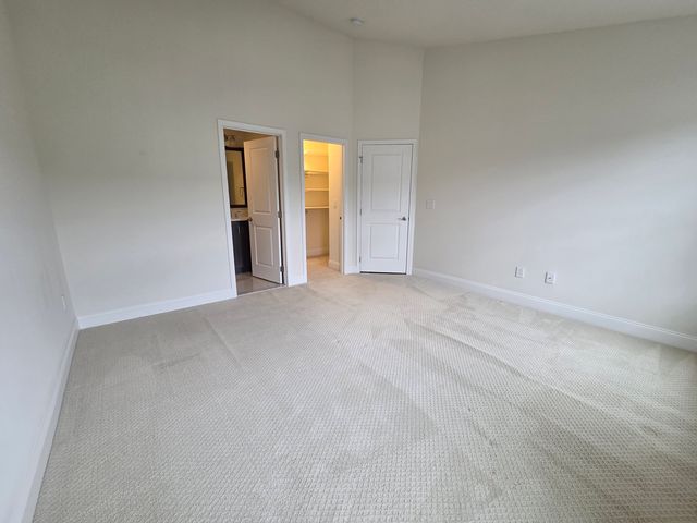 12 Putnam Lane, Danbury, CT 06810