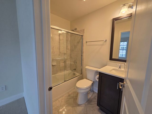 12 Putnam Lane, Danbury, CT 06810