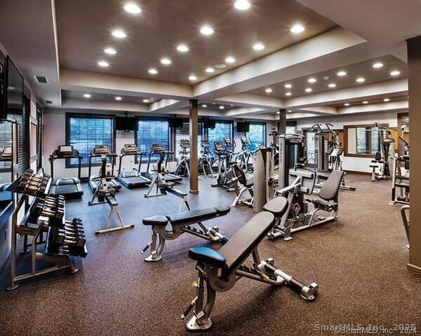 12 Putnam Lane, Danbury, CT 06810