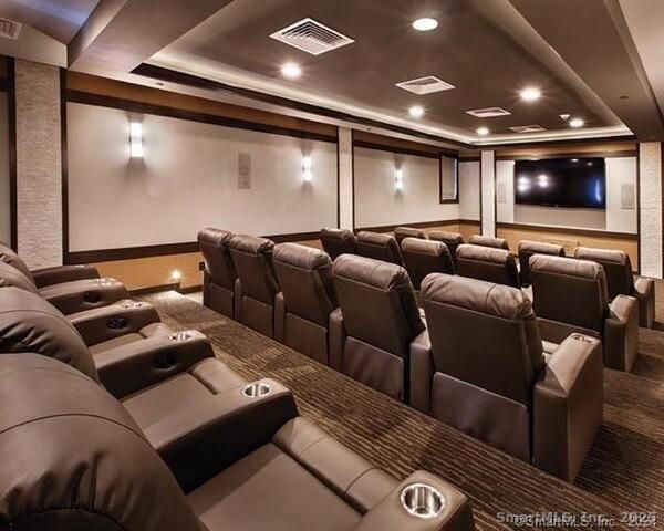 12 Putnam Lane, Danbury, CT 06810